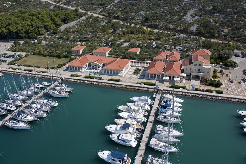 Apartment Aci Marina Cres Exterior foto